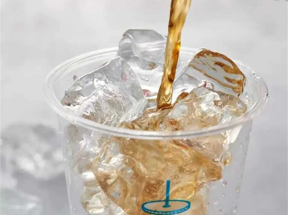 智能灌裝新紀(jì)元——杯裝飲料與食用冰自動灌裝機重塑飲品生產(chǎn)格局