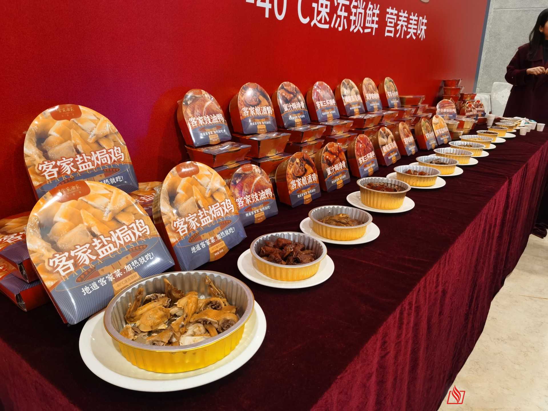 預(yù)制菜鎖鮮革命！一臺(tái) “會(huì)呼吸” 的包裝機(jī)如何讓料理包媲美現(xiàn)做？