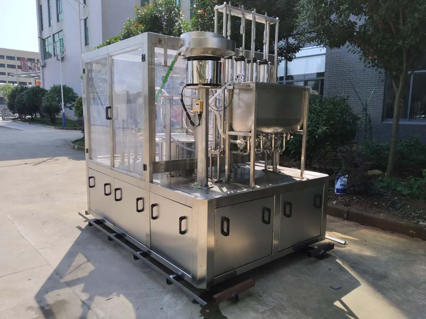 1756956405380408.jpg LG-200 吸嘴袋灌裝旋蓋機.jpg